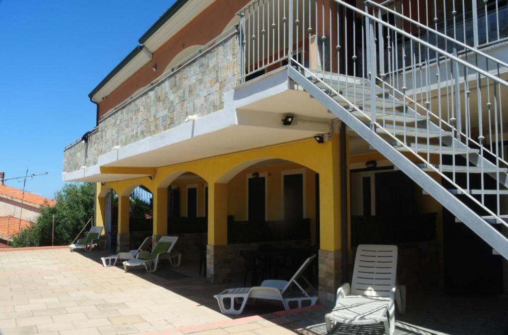 Gli Appartamenti Sul Mare Valledoria  Eksteriør billede